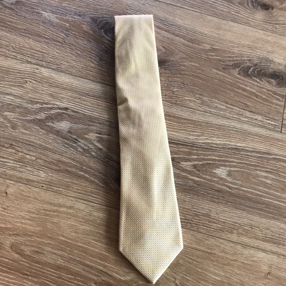 ๐ DONATED Jones New York Yellow Tie ๐ - Picture 1 of 4